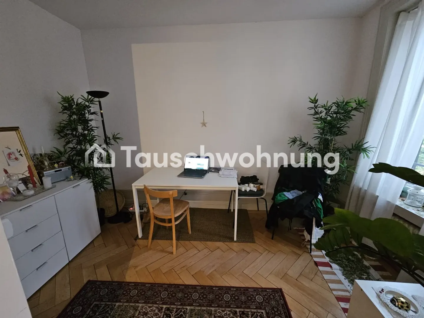 Charming old apartment with high ceilings and 2 balconies - Photo 3 of 5