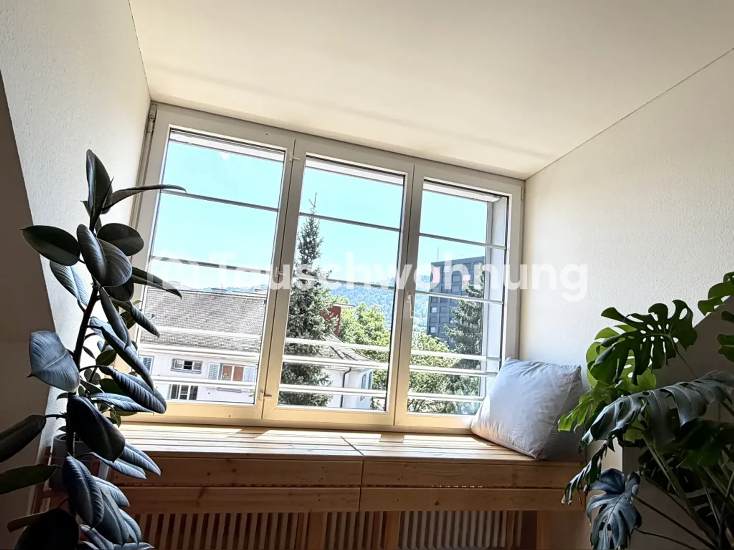 Charmante appartement de toit 2.5 pièces près de Goldbrunnenplatz - Photo 3 sur 8