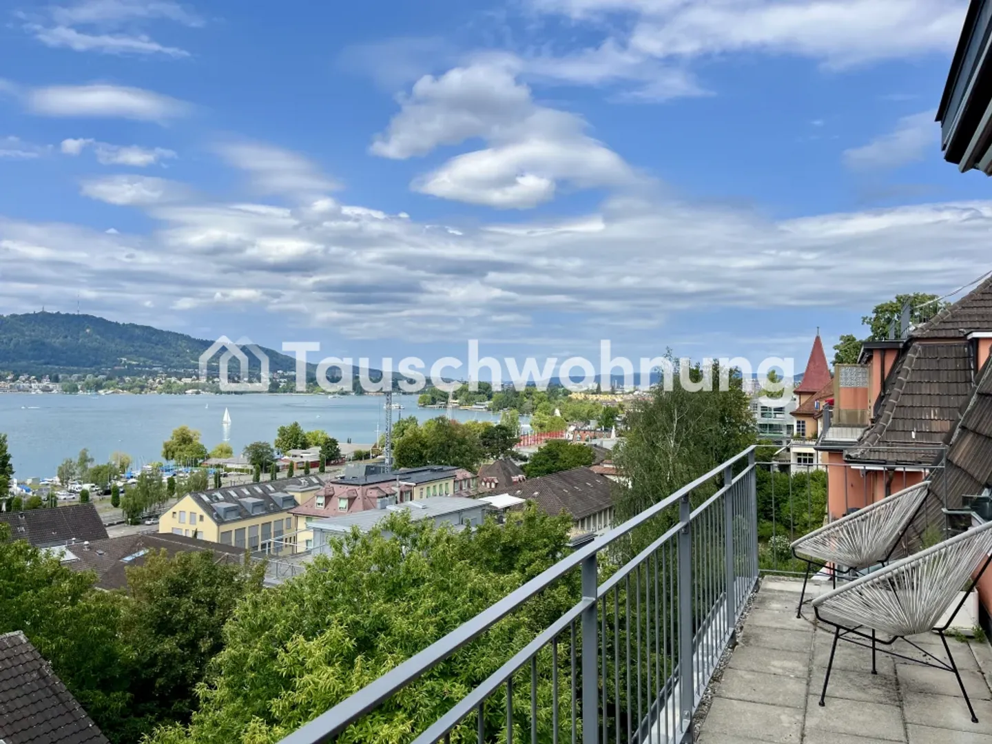 4-room apartment with balcony and unobstructed lake view - Photo 2 of 13