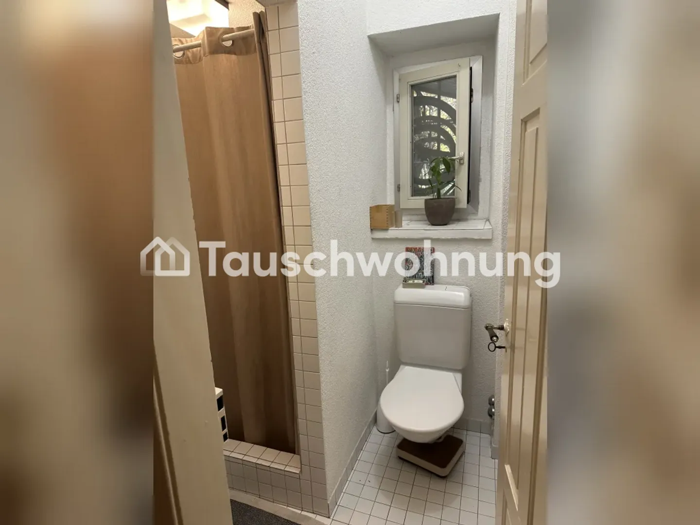 Scambia un bel appartamento di 2,5 stanze in un edificio d'epoca con giardino - Foto 7 di 10