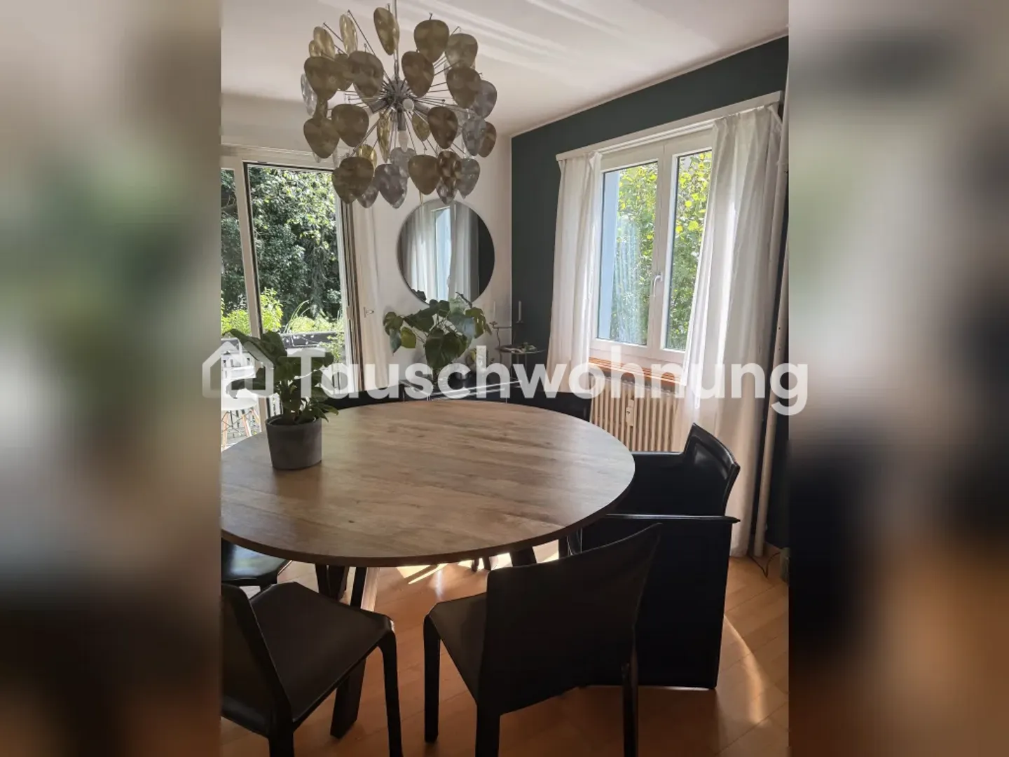 2.5-room apartment with two balconies in a quiet location - Photo 5 of 13