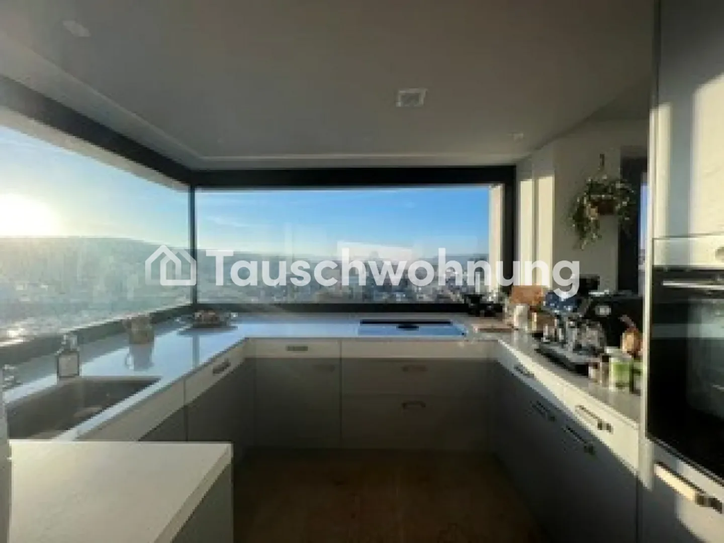 Modernes Apartment mit Loggia - Foto 2 von 6