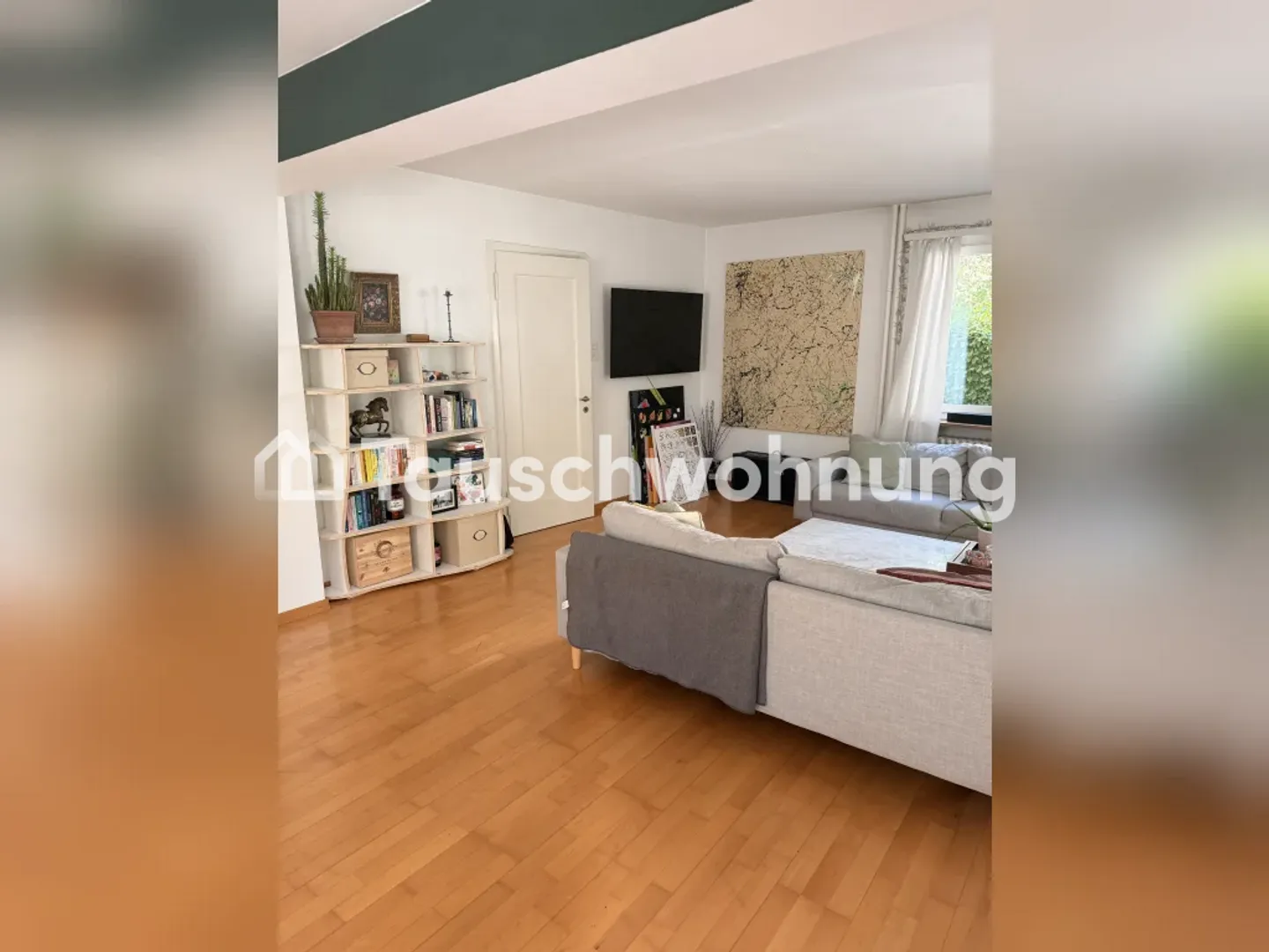 2.5-room apartment with two balconies in a quiet location - Photo 3 of 13