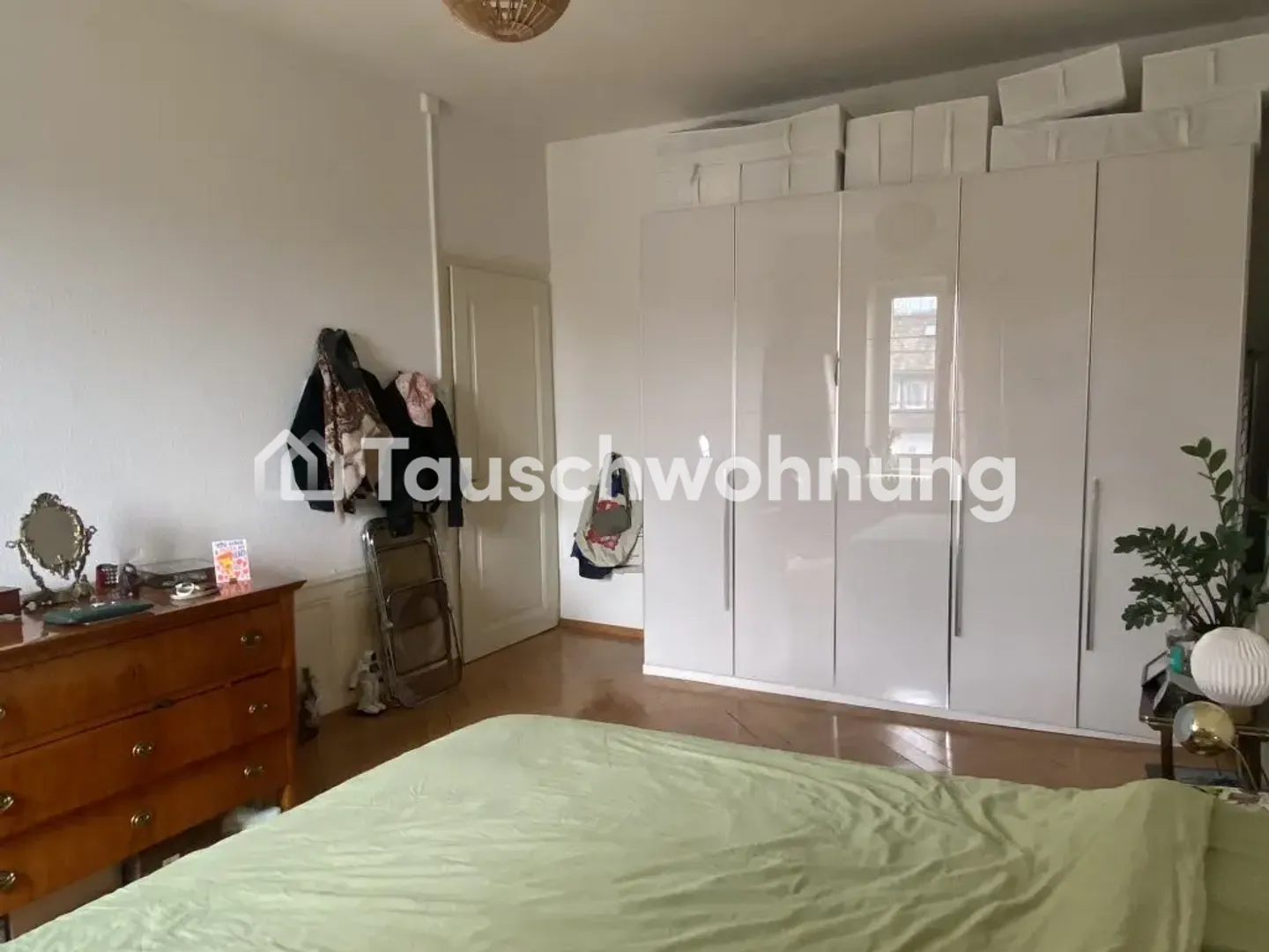 Large old apartment with high ceilings, balcony &amp; roof terrace - Photo 7 of 13