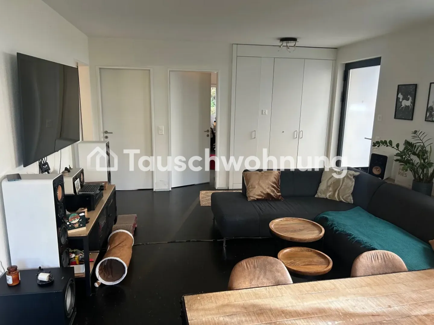 City Oasis with 3 Rooms for Exchange for Something Larger - Photo 3 of 6