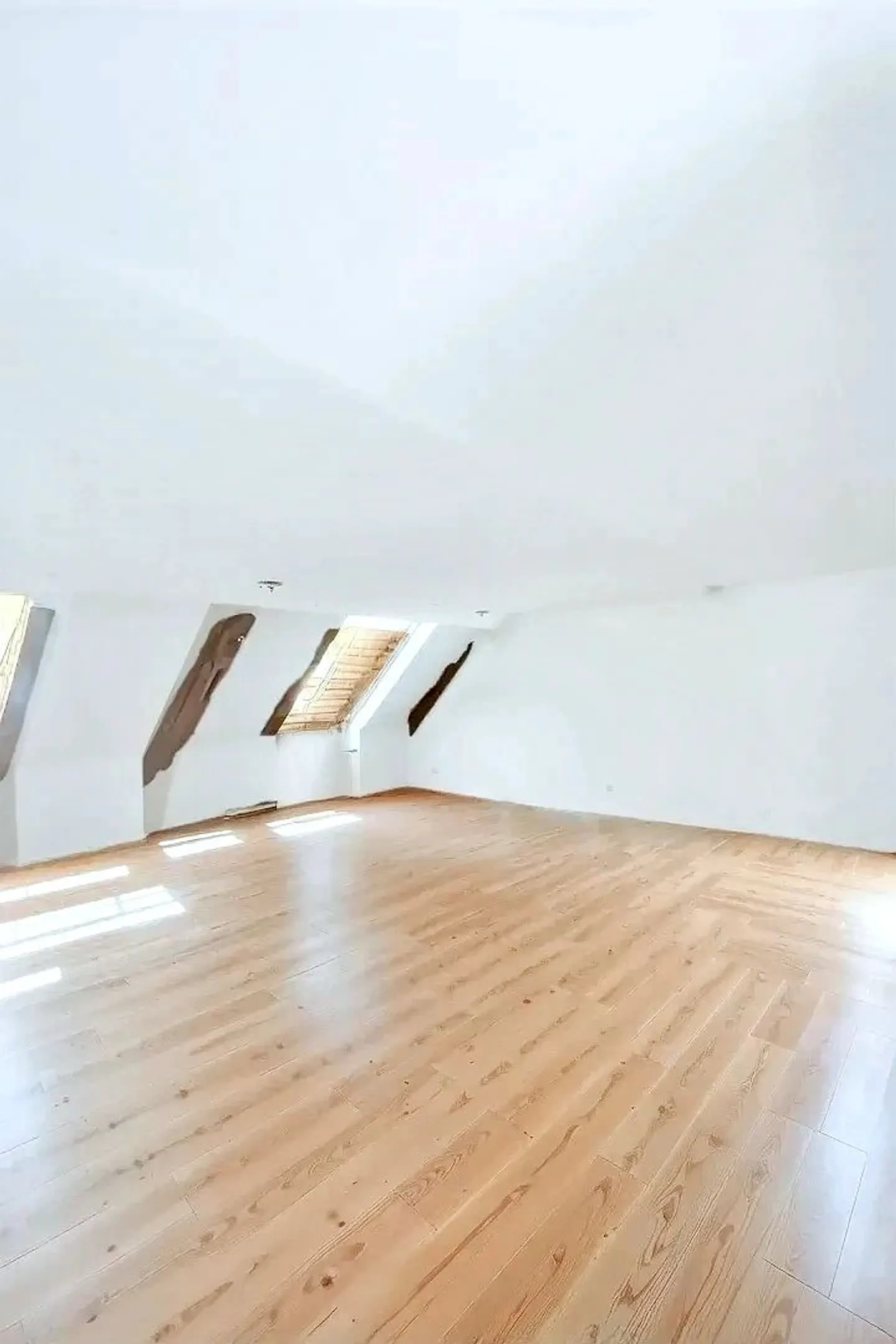 Charmante 3,5-Zimmer-Wohnung_Renoviert im historischen Herzen von Porrentruy - Foto 3 von 4
