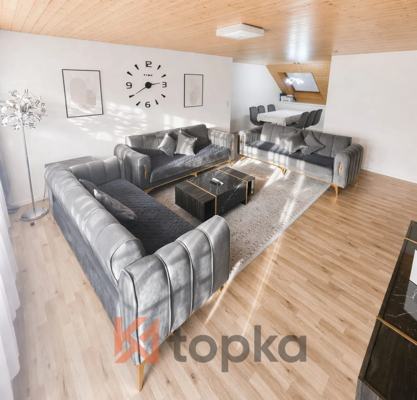 Luminoso appartamento mansardato di 4,5 locali con vista libera e posizione tranquilla a Ganterschwil - Foto 3 di 13