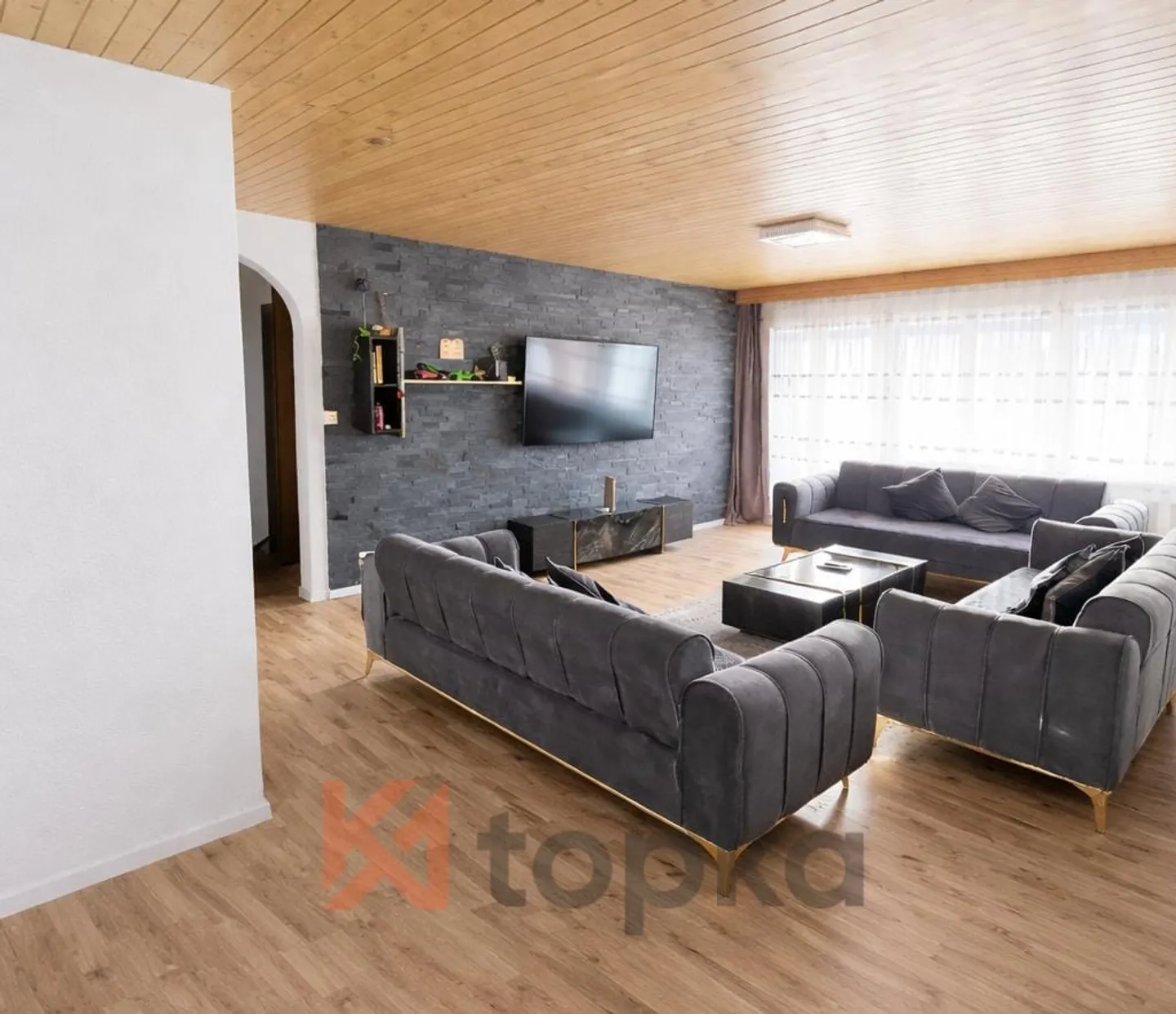 Luminoso appartamento mansardato di 4,5 locali con vista libera e posizione tranquilla a Ganterschwil - Foto 4 di 13