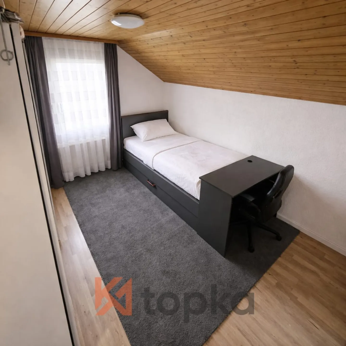 Luminoso appartamento mansardato di 4,5 locali con vista libera e posizione tranquilla a Ganterschwil - Foto 9 di 13