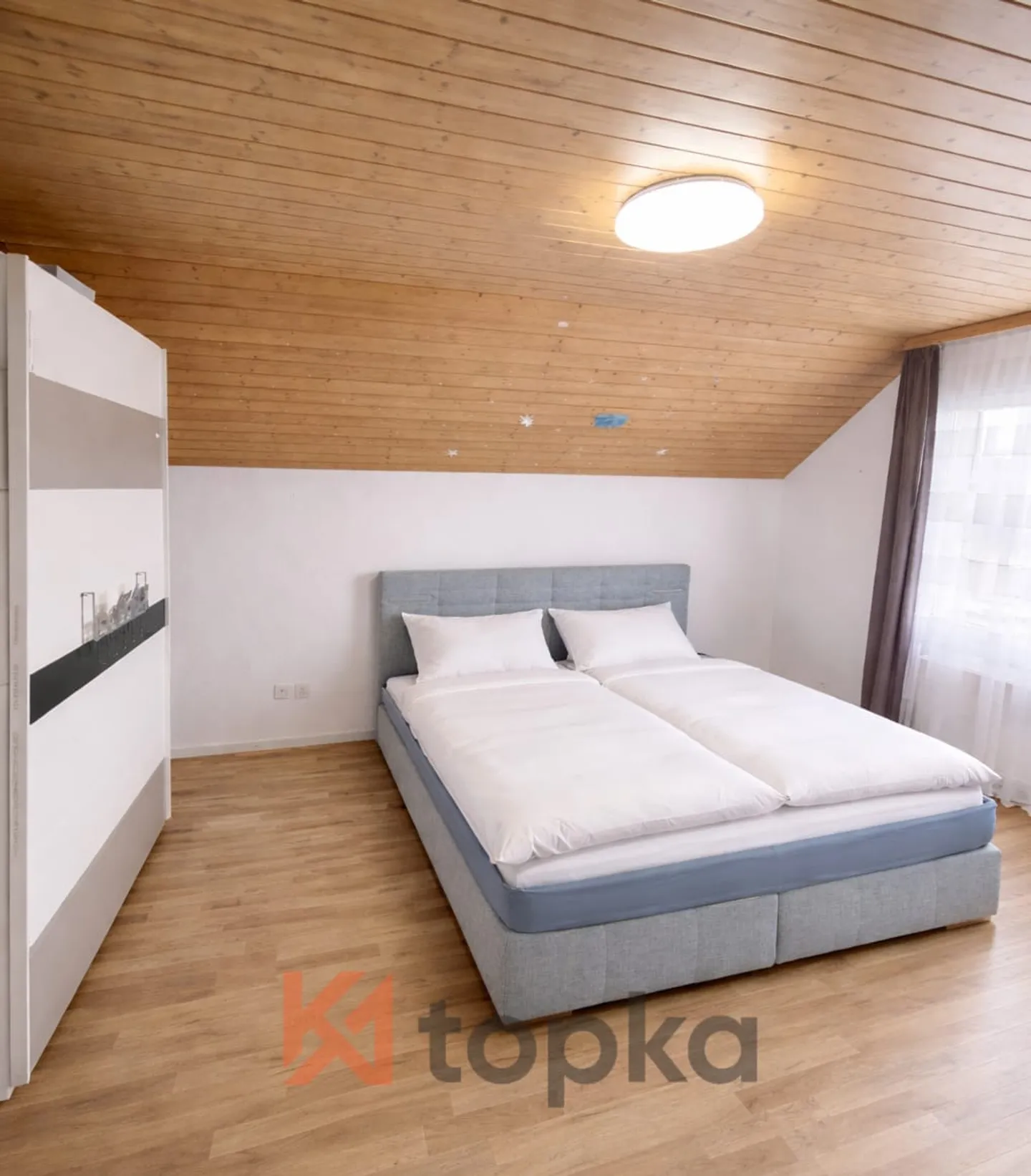 Luminoso appartamento mansardato di 4,5 locali con vista libera e posizione tranquilla a Ganterschwil - Foto 7 di 13