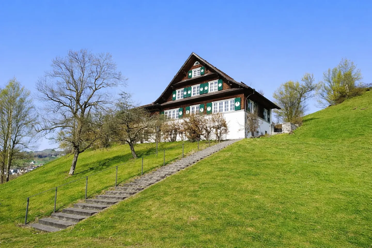 Charmante Villa mit Panoramablick - Foto 1 von 8