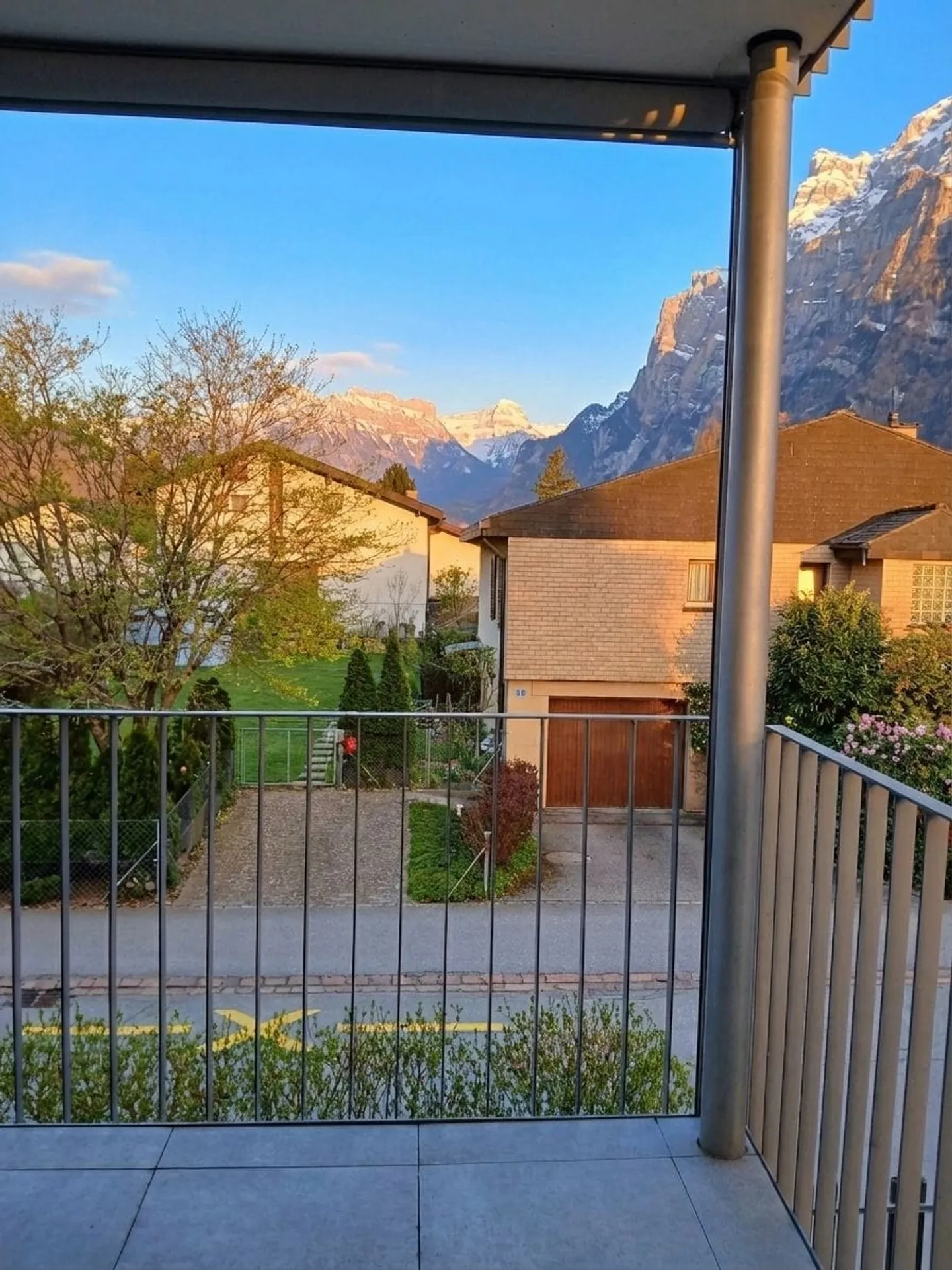 Helle 4.5-Zimmer-Wohnung mit Bergblick in Mollis mieten - Foto 9 di 9