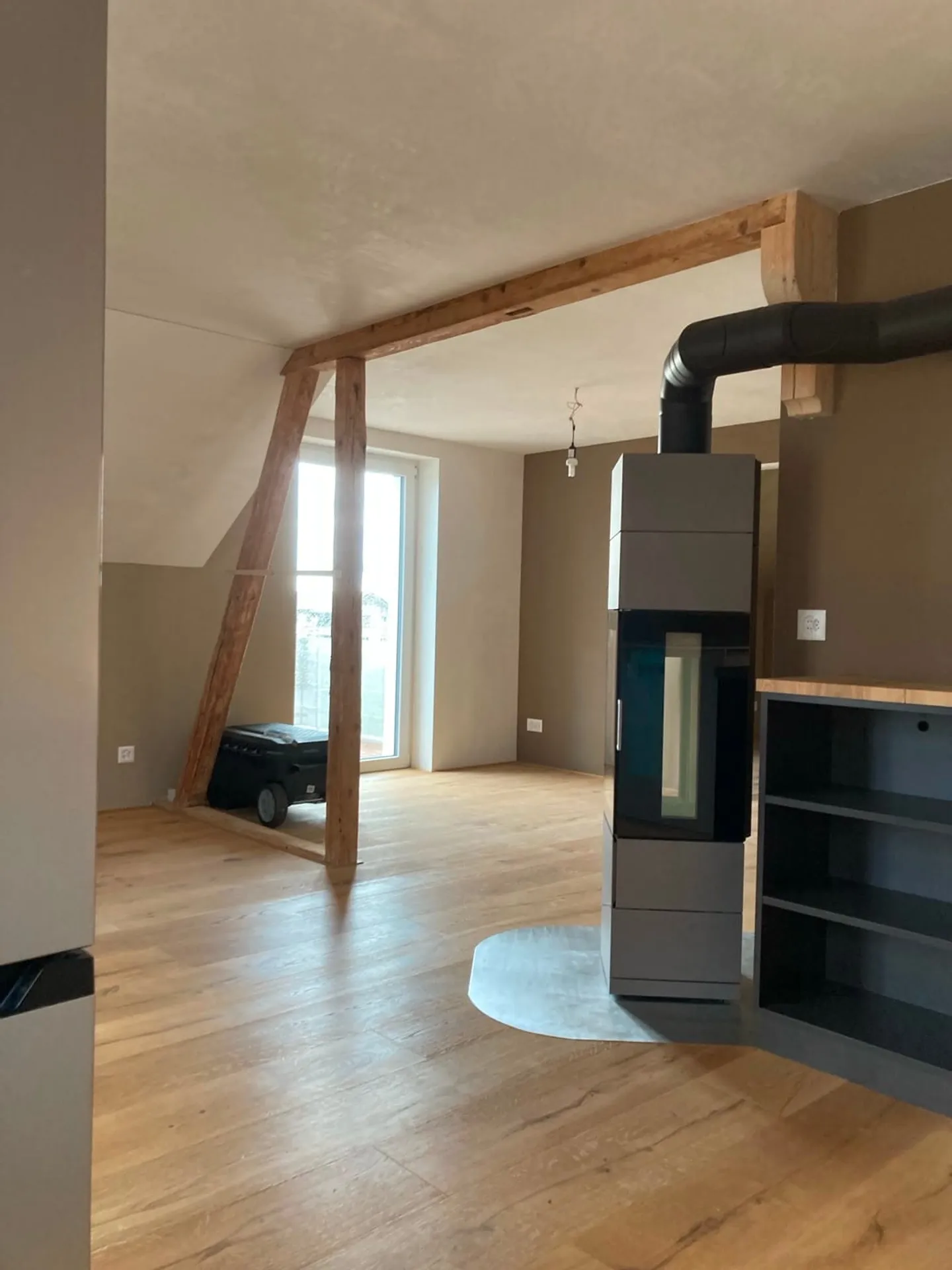 Charming Loft with Balcony - Photo 2 of 6