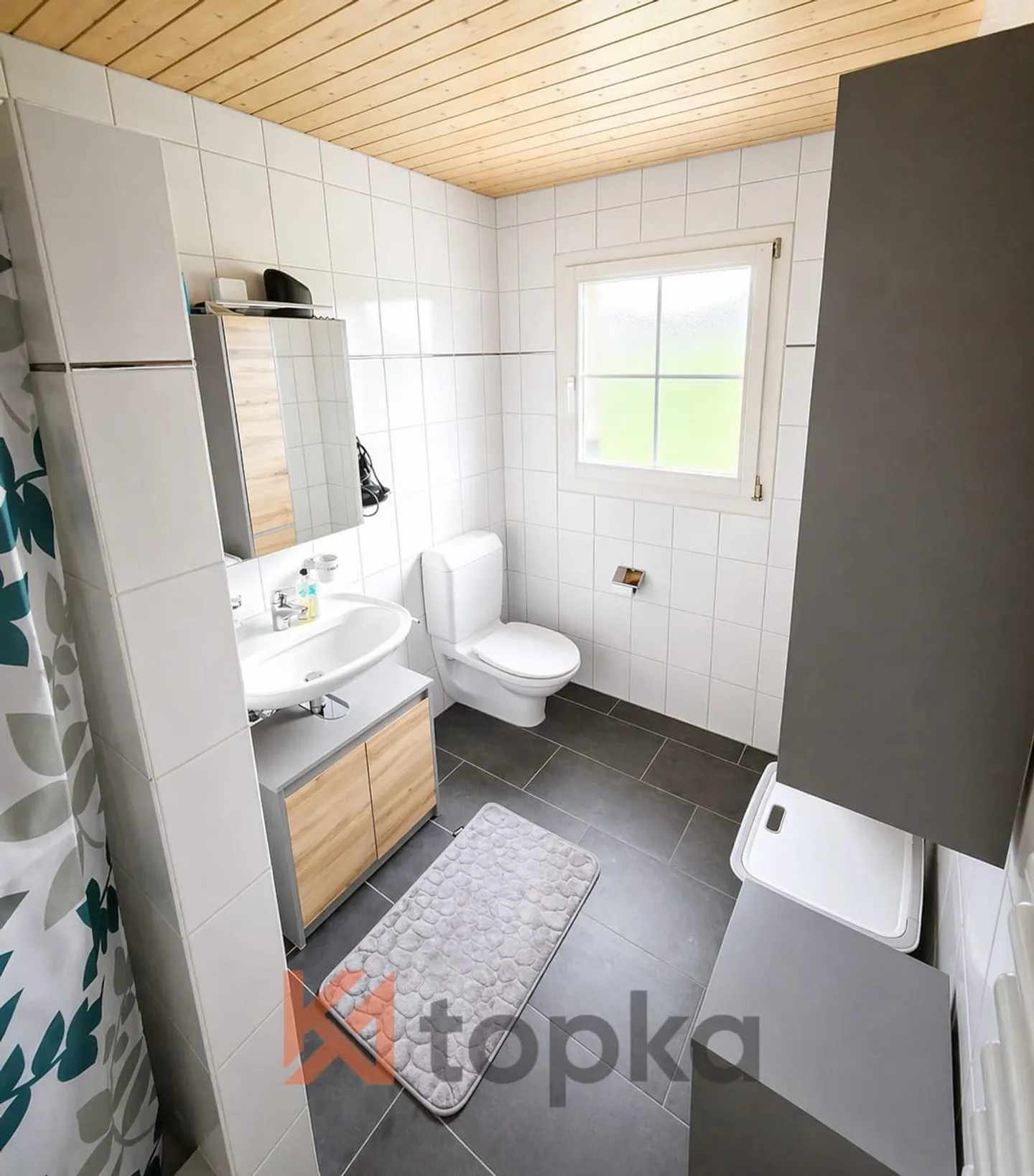 Luminoso appartamento mansardato di 4,5 locali con vista libera e posizione tranquilla a Ganterschwil - Foto 11 di 13