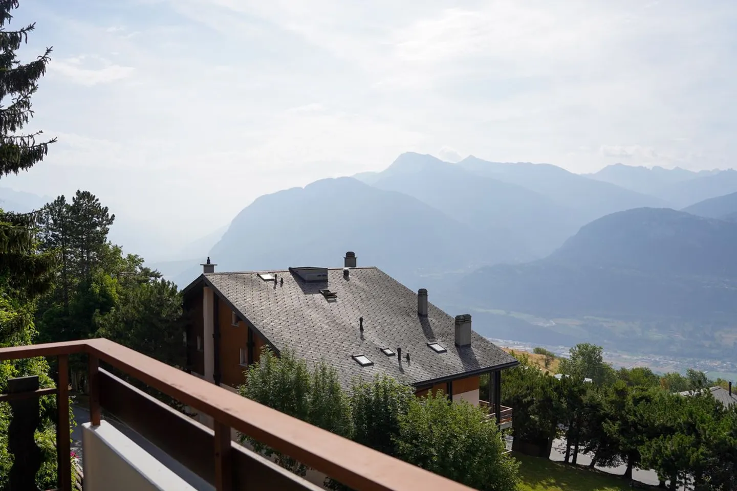 Charmante 3,5-Zimmer-Wohnung mit atemberaubendem Blick auf die Alpen in Chermignon d'en Haut - Foto 2 von 13