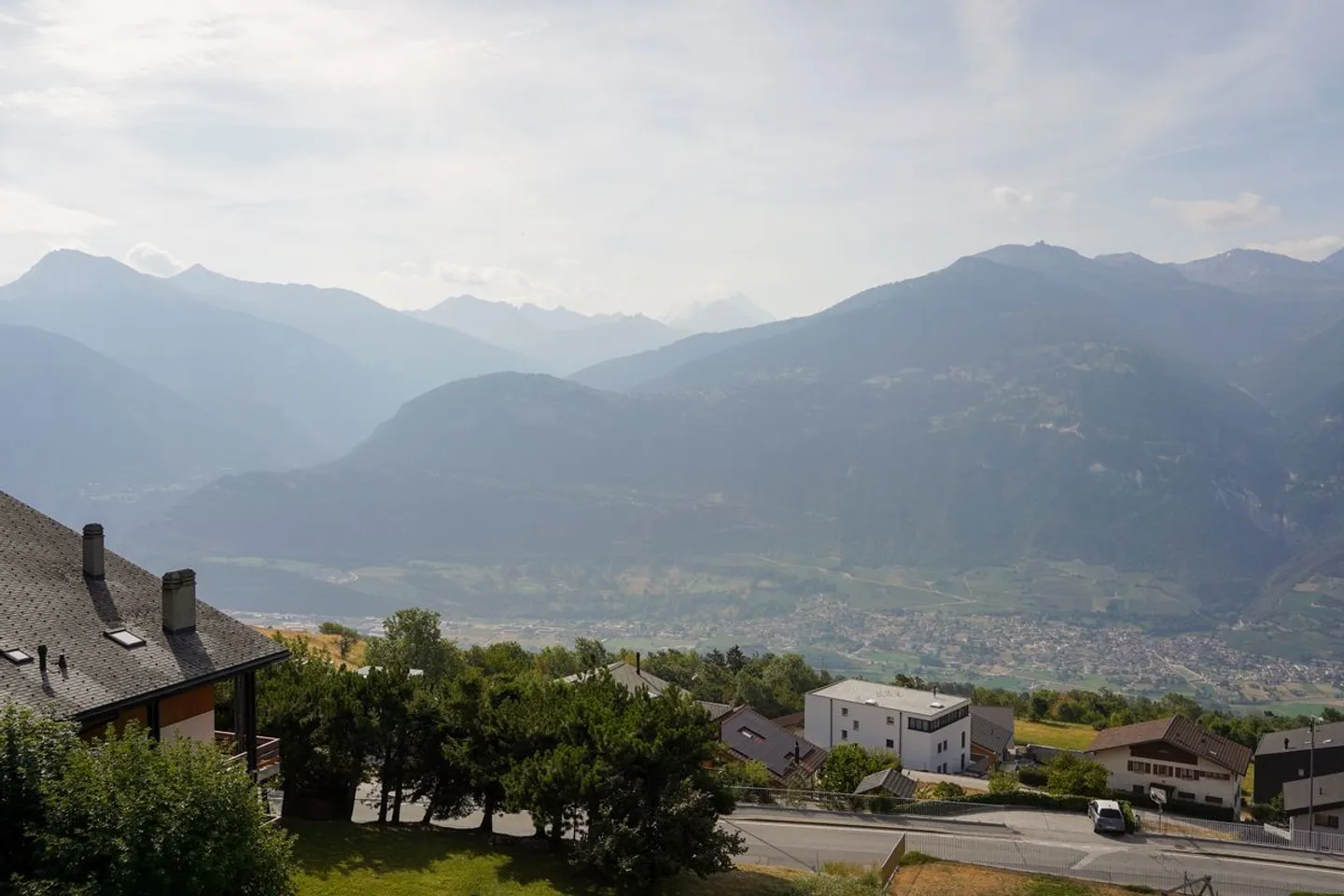 Charmante 3,5-Zimmer-Wohnung mit atemberaubendem Blick auf die Alpen in Chermignon d'en Haut - Foto 1 von 13