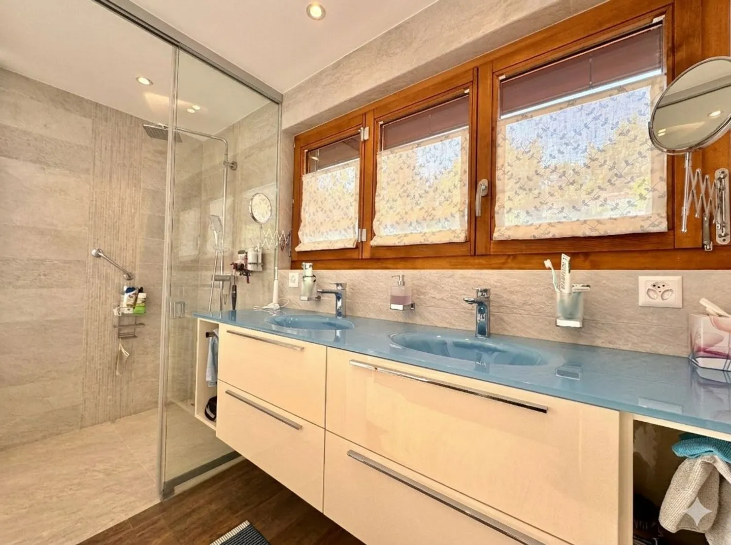 Magnifique appartement 5.5p, Ski-In / Ski-Out, aux pieds des remontées mécaniques de l'Arnouva - Photo 8 of 13