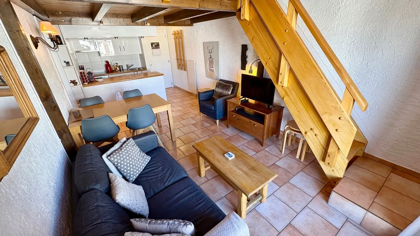 Charmante 3,5-Zimmer-Duplexwohnung mit direktem Zugang zu den Pisten und Innenparkplatz - Foto 5 von 13