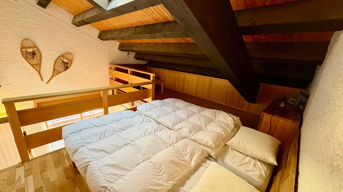 Charmante 3,5-Zimmer-Duplexwohnung mit direktem Zugang zu den Pisten und Innenparkplatz - Foto 9 von 13