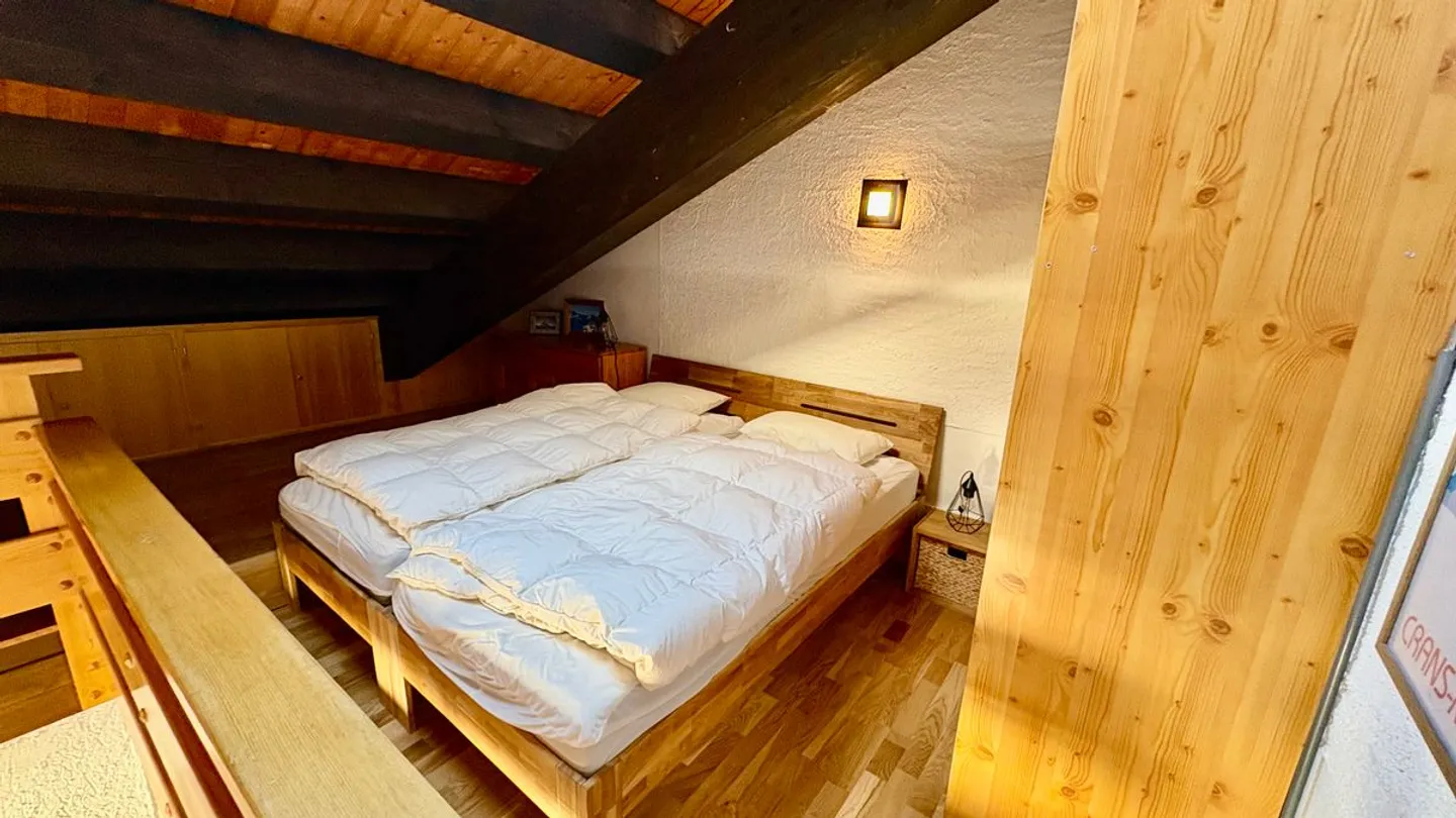 Charmante 3,5-Zimmer-Duplexwohnung mit direktem Zugang zu den Pisten und Innenparkplatz - Foto 6 von 13