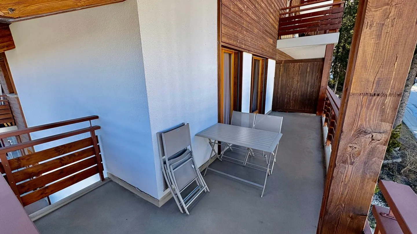 Charmante 3,5-Zimmer-Duplexwohnung mit direktem Zugang zu den Pisten und Innenparkplatz - Foto 11 von 13