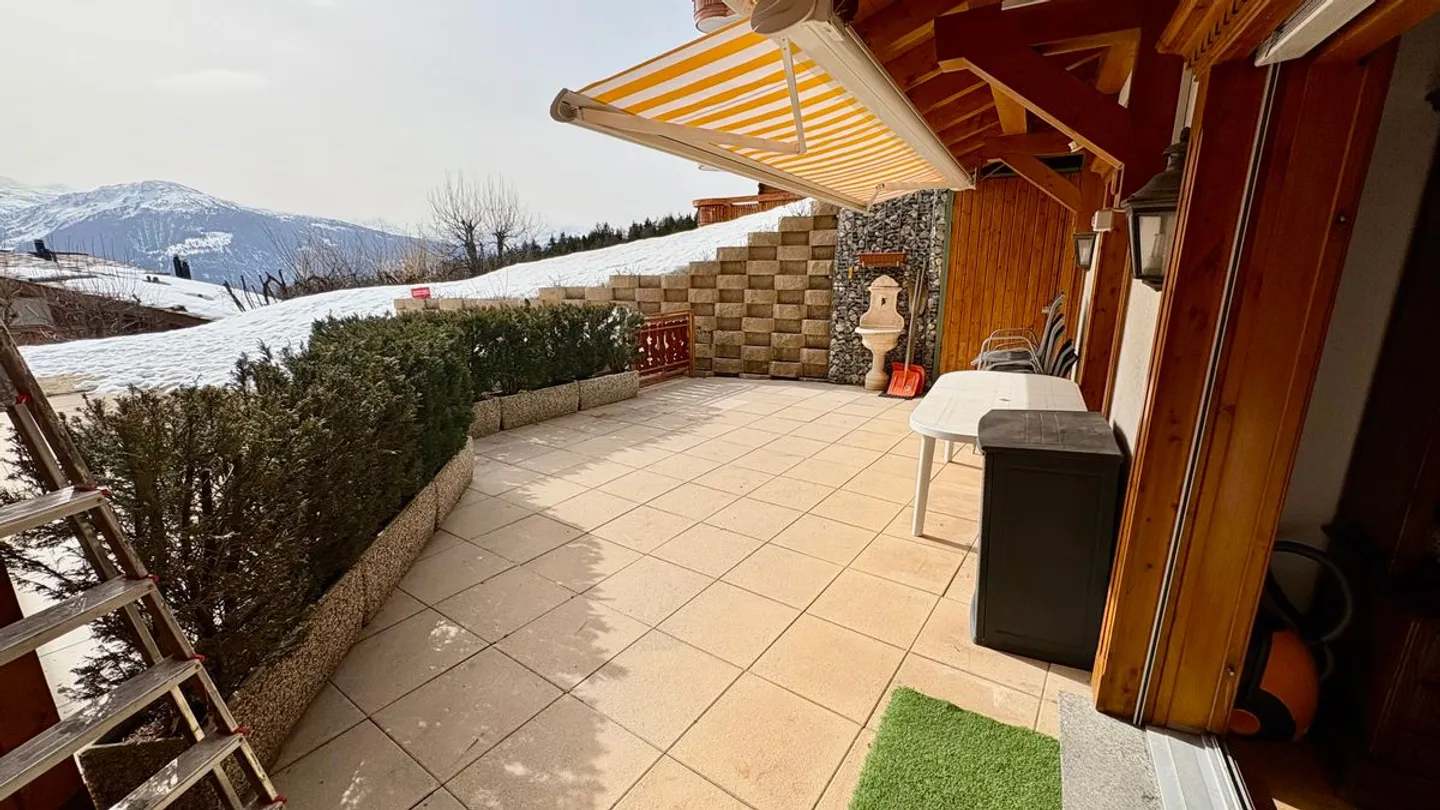 Eccezionale appartamento 3,5 locali con vista panoramica al piano giardino nel centro di Montana - Foto 2 di 13