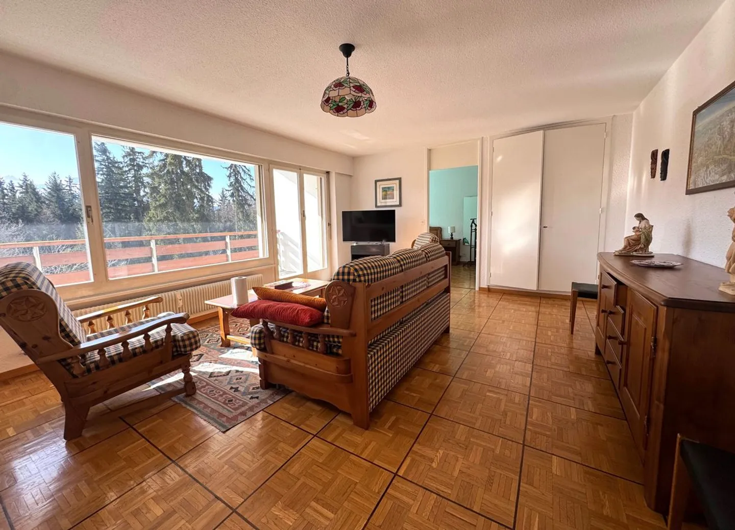 Spacious 2.5 room apartment for seasonal rent (April to November) - Photo 1 of 11