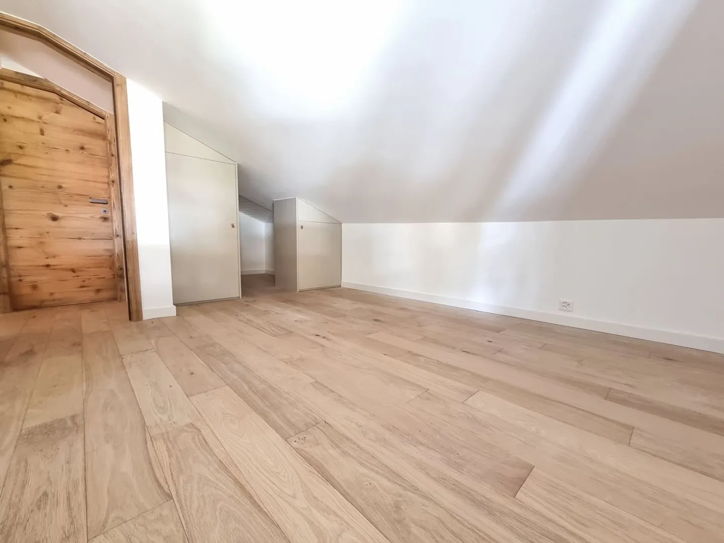 Appartamento 4.5 stanze ristrutturato con vista mozzafiato a 10 minuti a piedi dal centro di Montana / Ref. 1007-610 - Foto 11 di 13