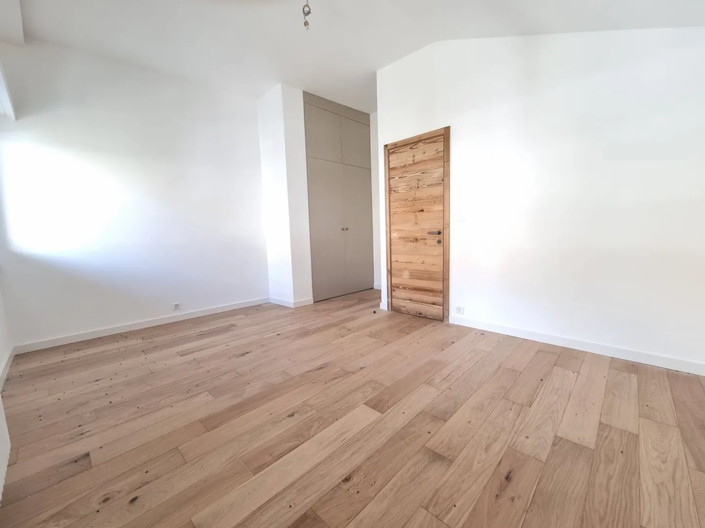 Appartamento 4.5 stanze ristrutturato con vista mozzafiato a 10 minuti a piedi dal centro di Montana / Ref. 1007-610 - Foto 12 di 13