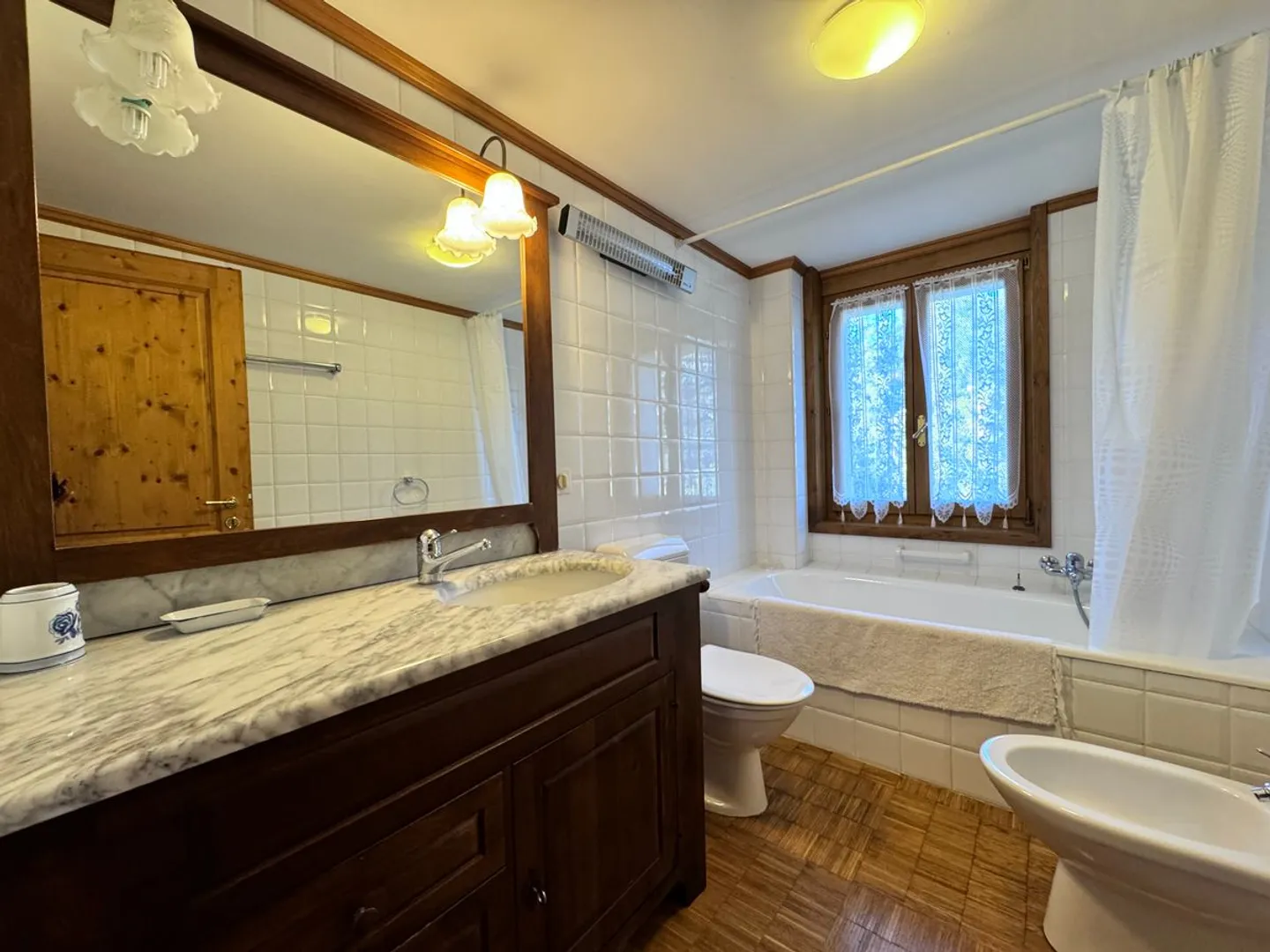 Chalet Eccezionale con Appartamento Indipendente a pochi passi dal Golf Ballesteros. / Ref. 1007-675 - Foto 11 di 13