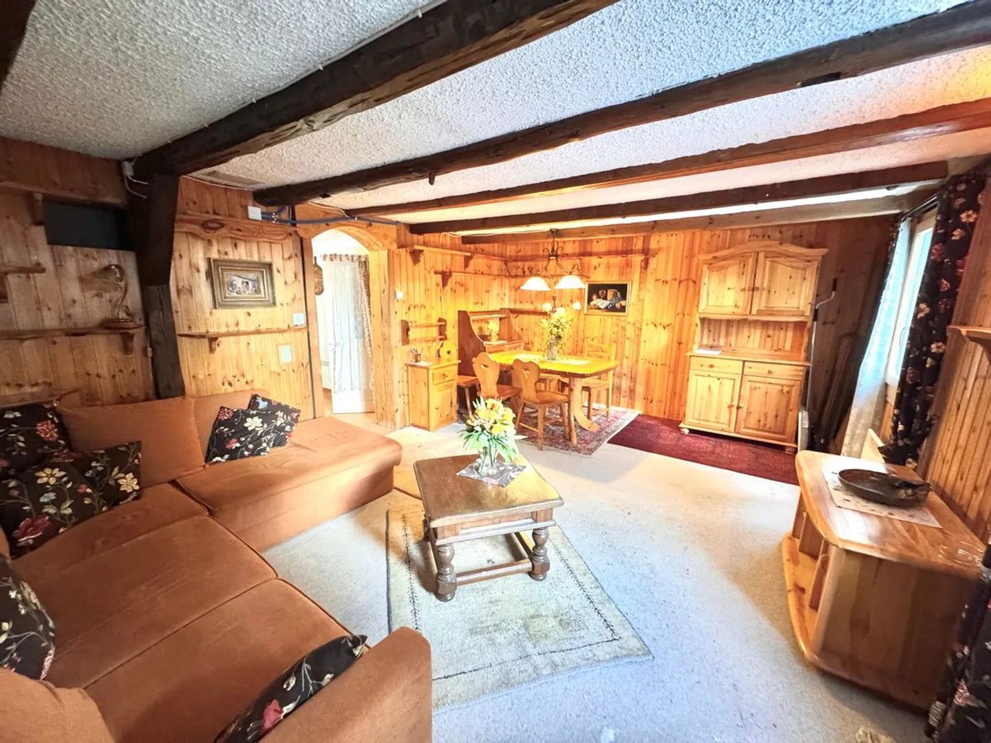 Charming independent chalet at the entrance of Crans with high renovation potential - Photo 7 of 13