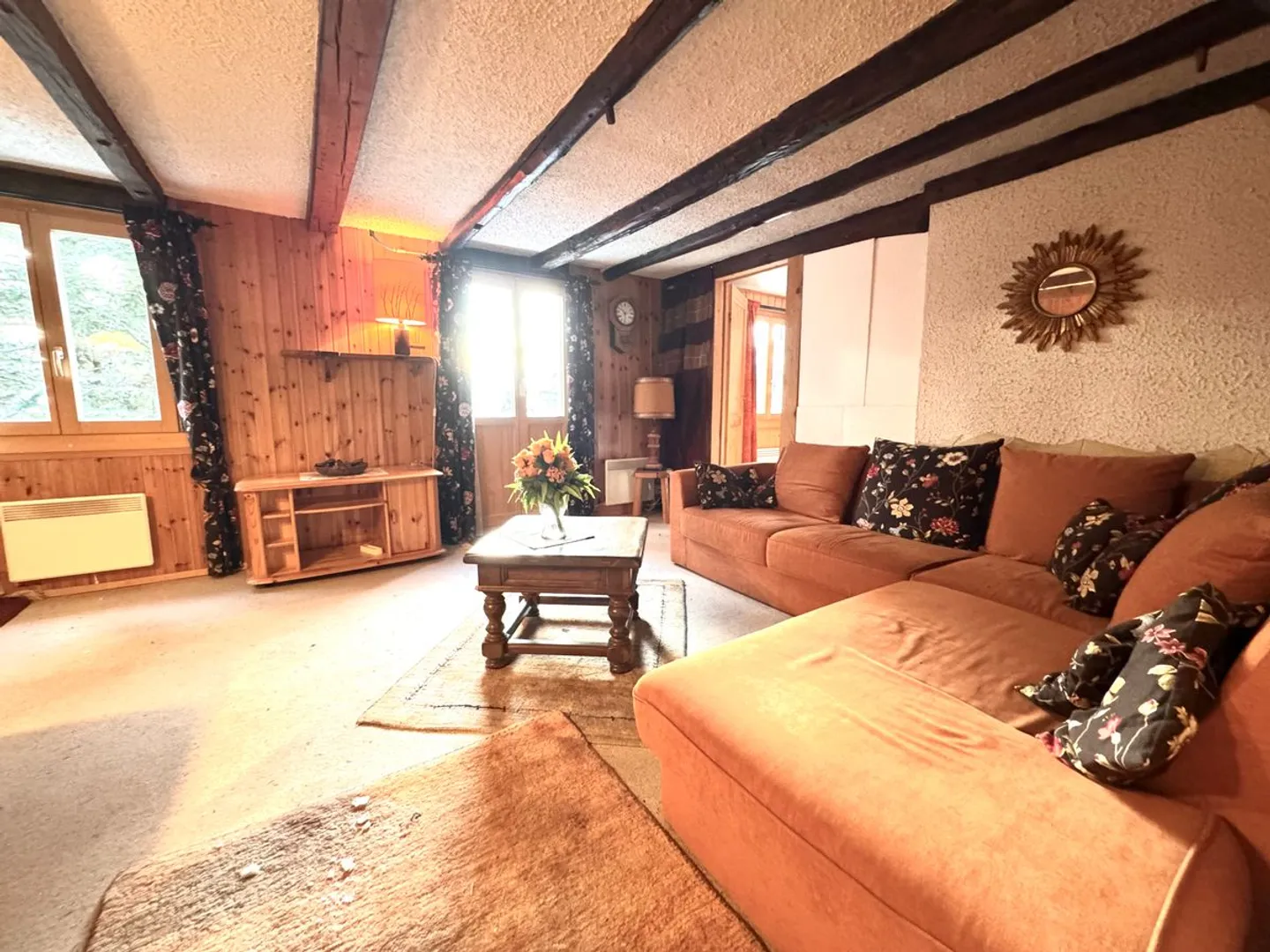 Charming independent chalet at the entrance of Crans with high renovation potential - Photo 10 of 13