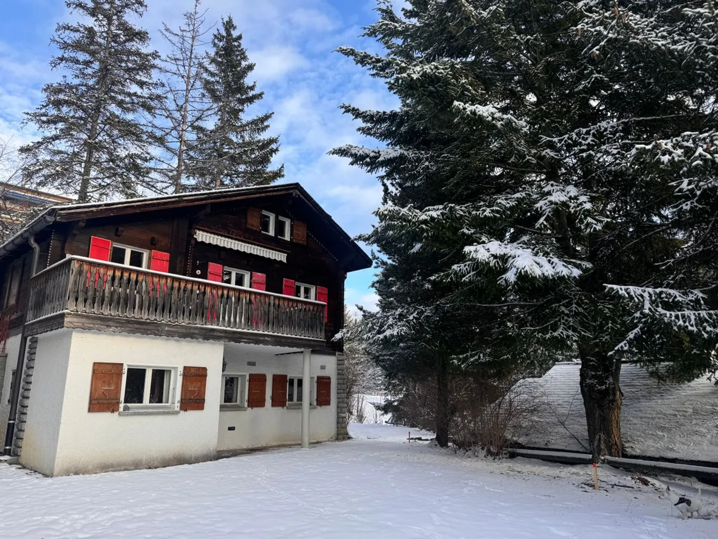 Charming independent chalet at the entrance of Crans with high renovation potential - Photo 4 of 13