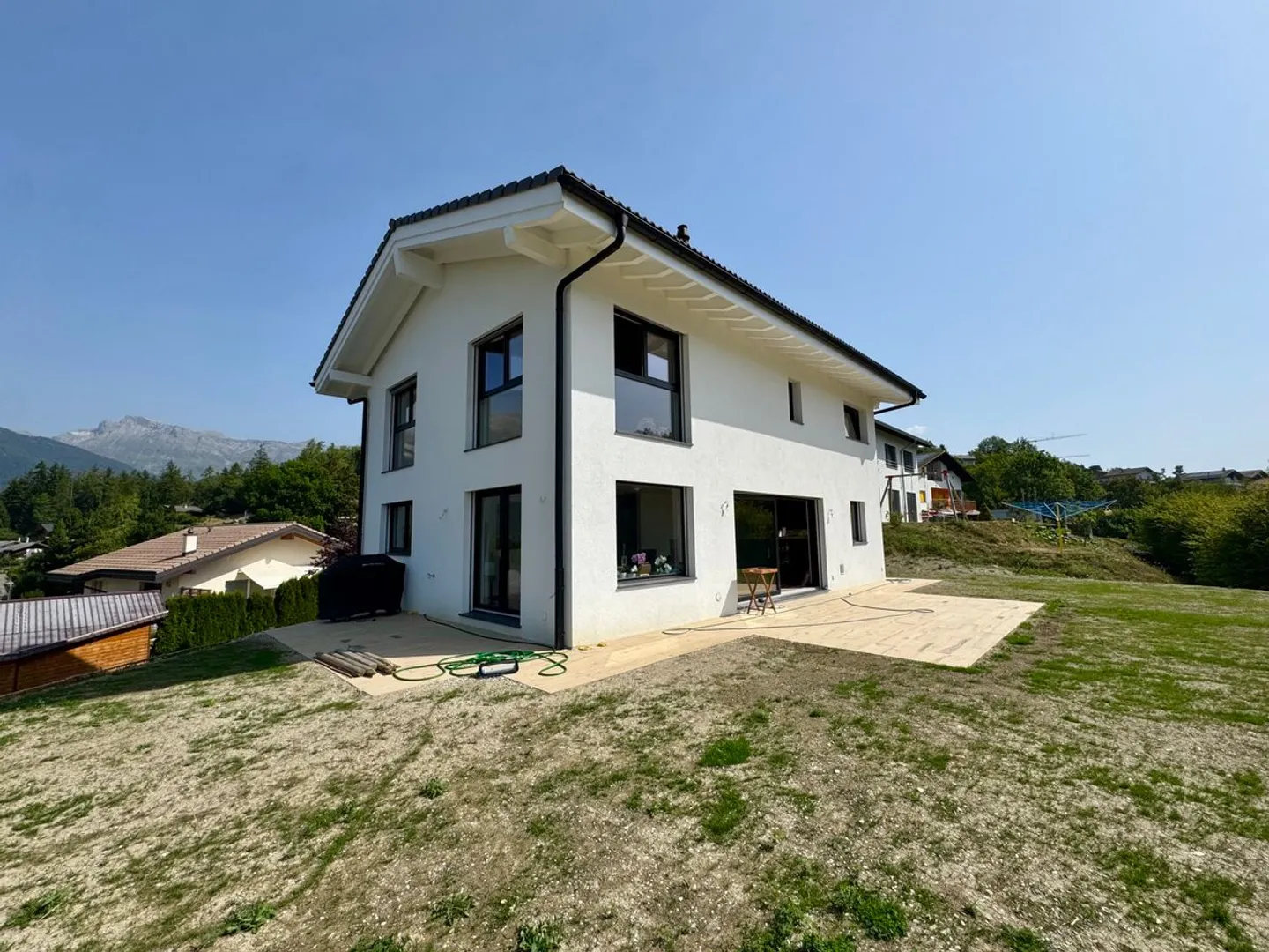 Casa nuova a Lens con giardino e vista panoramica sulle montagne e sul lago - Foto 2 di 13