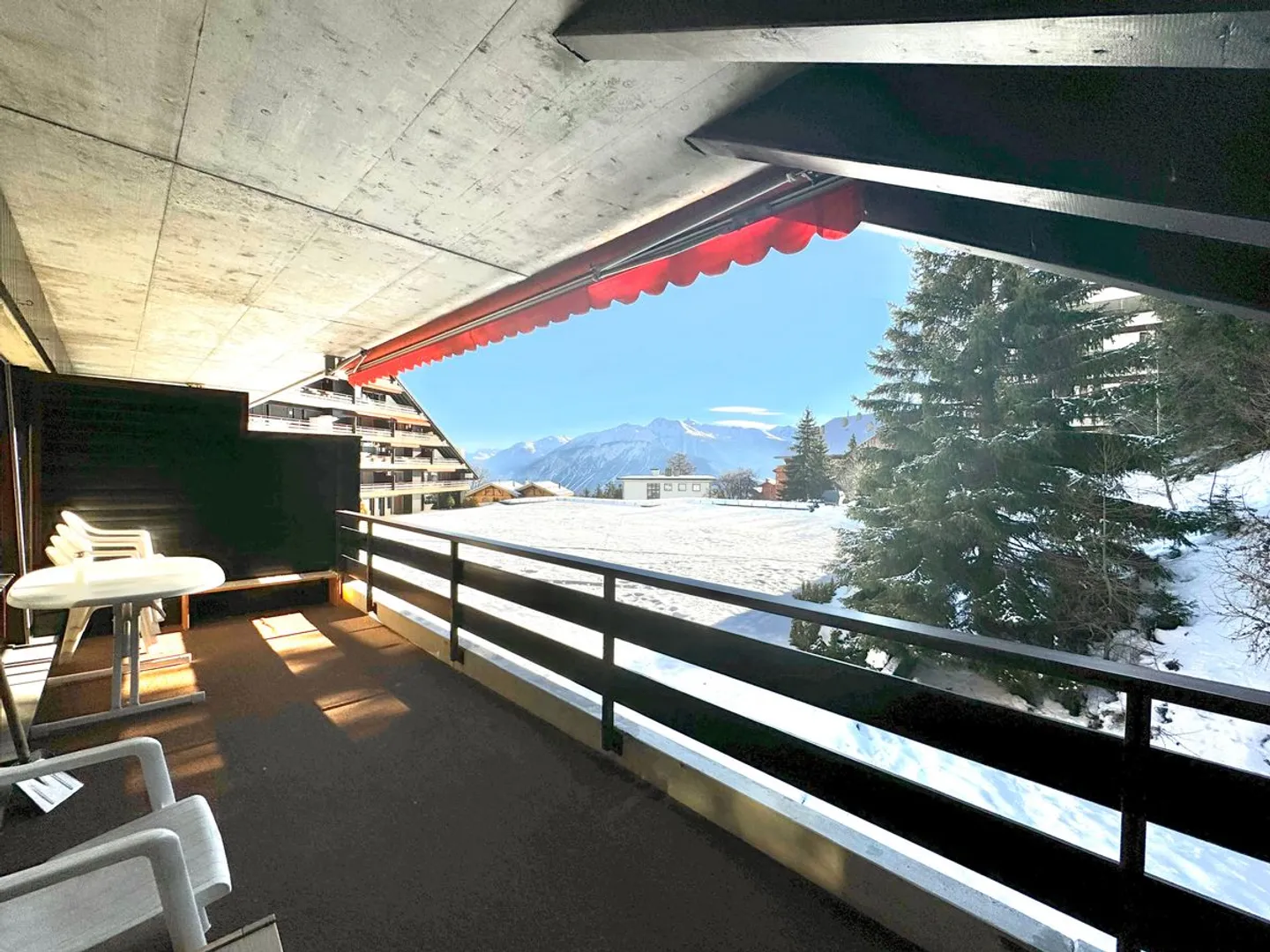 Appartamento 3,5 stanze con vista, balconi e tranquillità nel cuore di Montana / Ref. 1007-680 - Foto 2 di 13