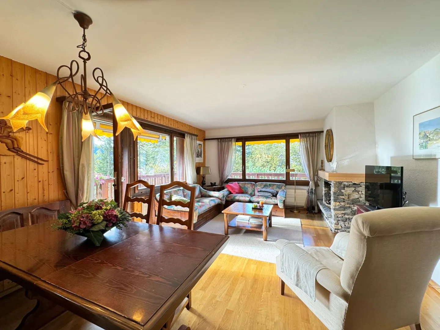 3.5-room apartment at the entrance of Crans in a residence with swimming pool - Photo 3 of 13