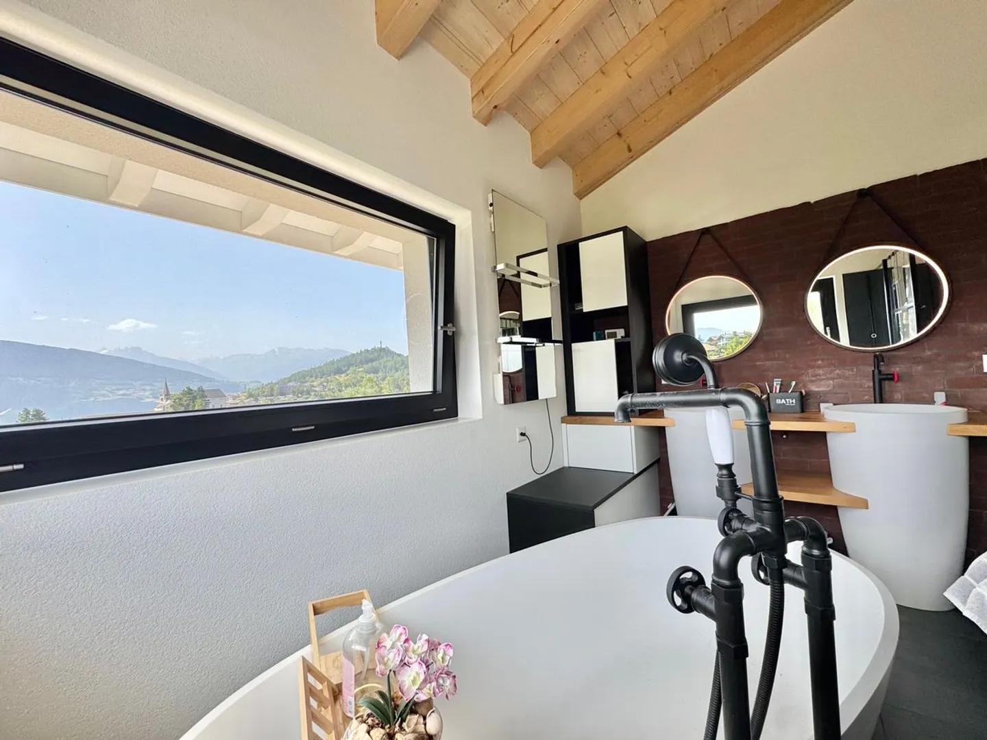 Maison neuve à Lens avec jardin et vue panoramique sur les montagnes et le lac - Photo 1 sur 13
