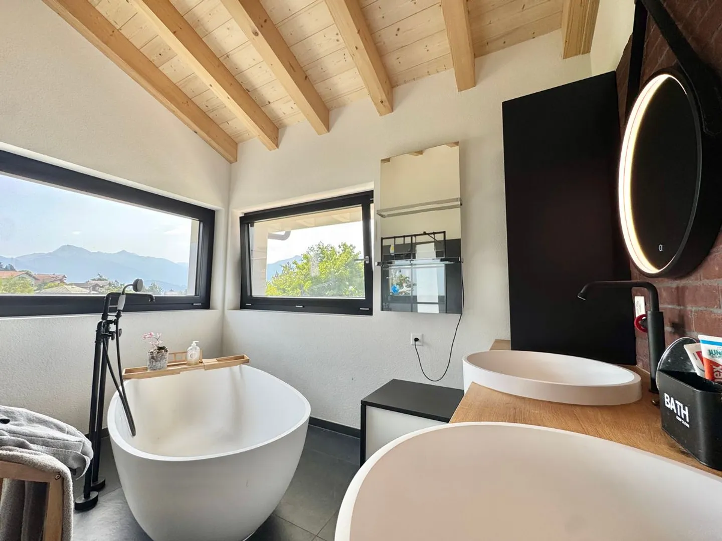 Maison neuve à Lens avec jardin et vue panoramique sur les montagnes et le lac - Photo 1 sur 13