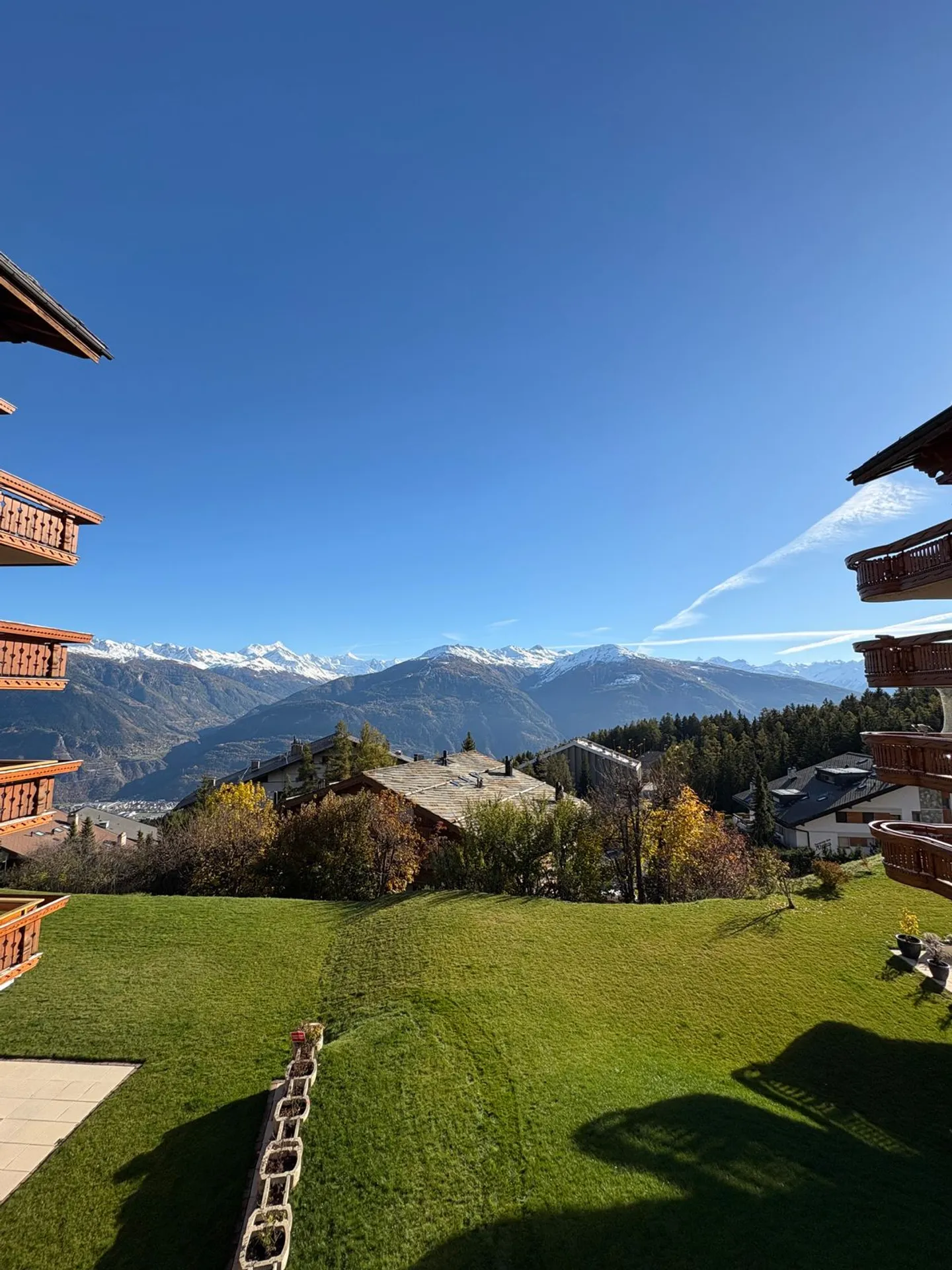 Exceptionnel 3,5 pièces avec vue panoramique au rez-de jardin au centre de Montana - Photo 2 sur 13