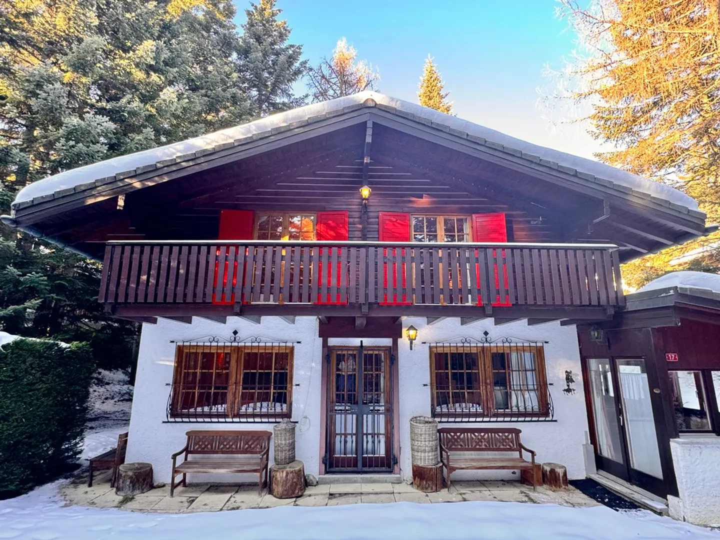 Chalet tipico circondato dalla natura, a pochi minuti dal cuore di Crans, offre pace e serenità / Ref. 1007-677 - Foto 2 di 13