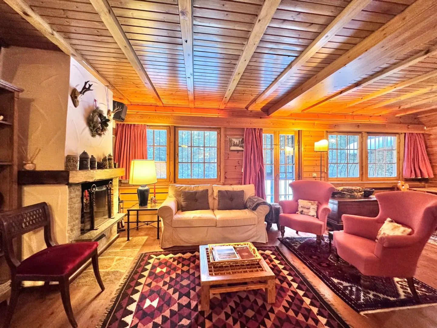 Chalet tipico circondato dalla natura, a pochi minuti dal cuore di Crans, offre pace e serenità / Ref. 1007-677 - Foto 3 di 13