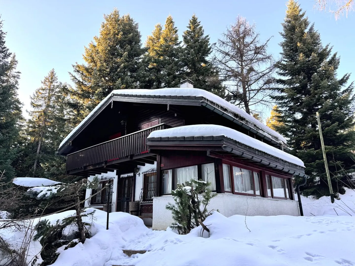 Charming Chalet Surrounded by Nature, Just Minutes from the Heart of Crans - Offering Peace and Serenity / Ref. 1007-677 - Photo 2 of 13
