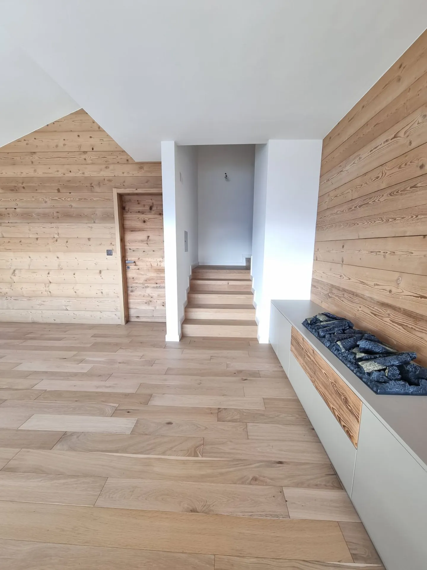 Appartamento 4.5 stanze ristrutturato con vista mozzafiato a 10 minuti a piedi dal centro di Montana / Ref. 1007-610 - Foto 7 di 13