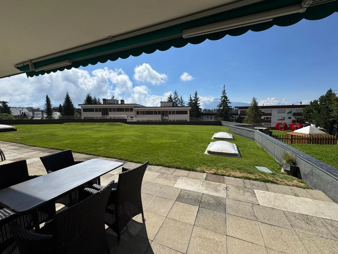 2,5-Zimmer-Wohnung in SI nur wenige Schritte vom Zentrum von Crans - hell mit schönem Blick und Garten - Foto 5 von 13