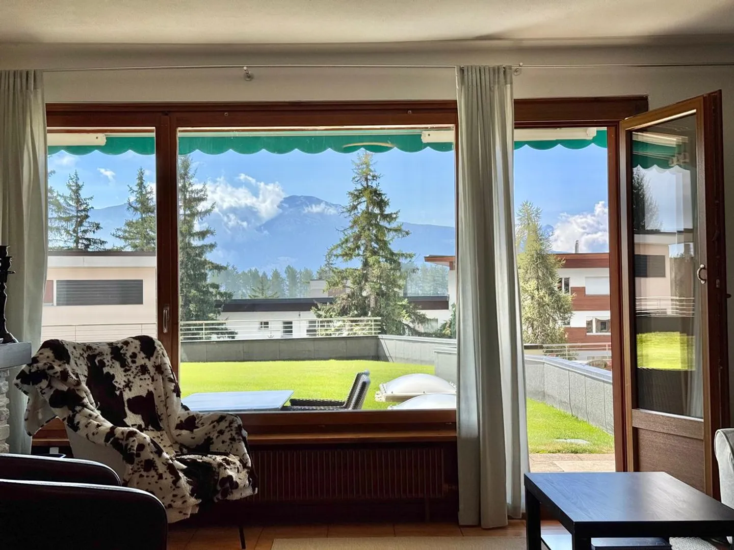 2,5-Zimmer-Wohnung in SI nur wenige Schritte vom Zentrum von Crans - hell mit schönem Blick und Garten - Foto 2 von 13