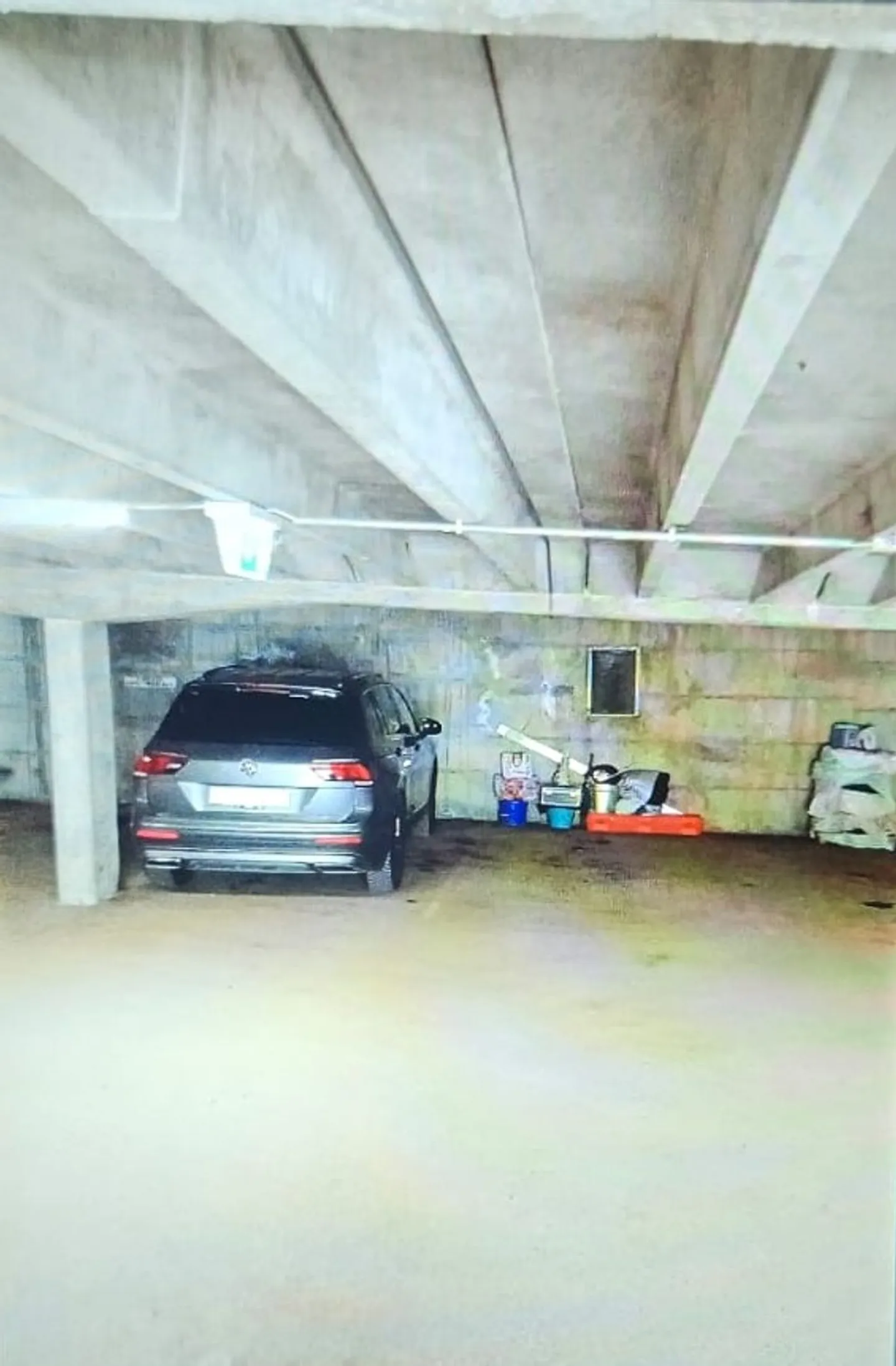 Covered parking space in a parking lot, just 10 minutes walk from the center of Montana - Photo 1 of 1