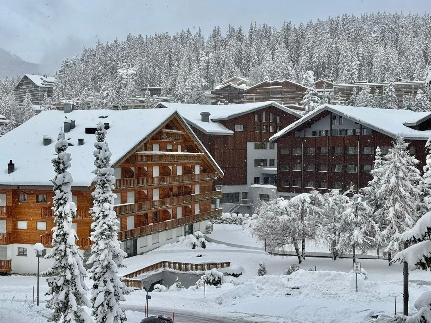 4.5-Room Apartment by the Golf Course - Prime Location, Close to the Center - Photo 1 of 13