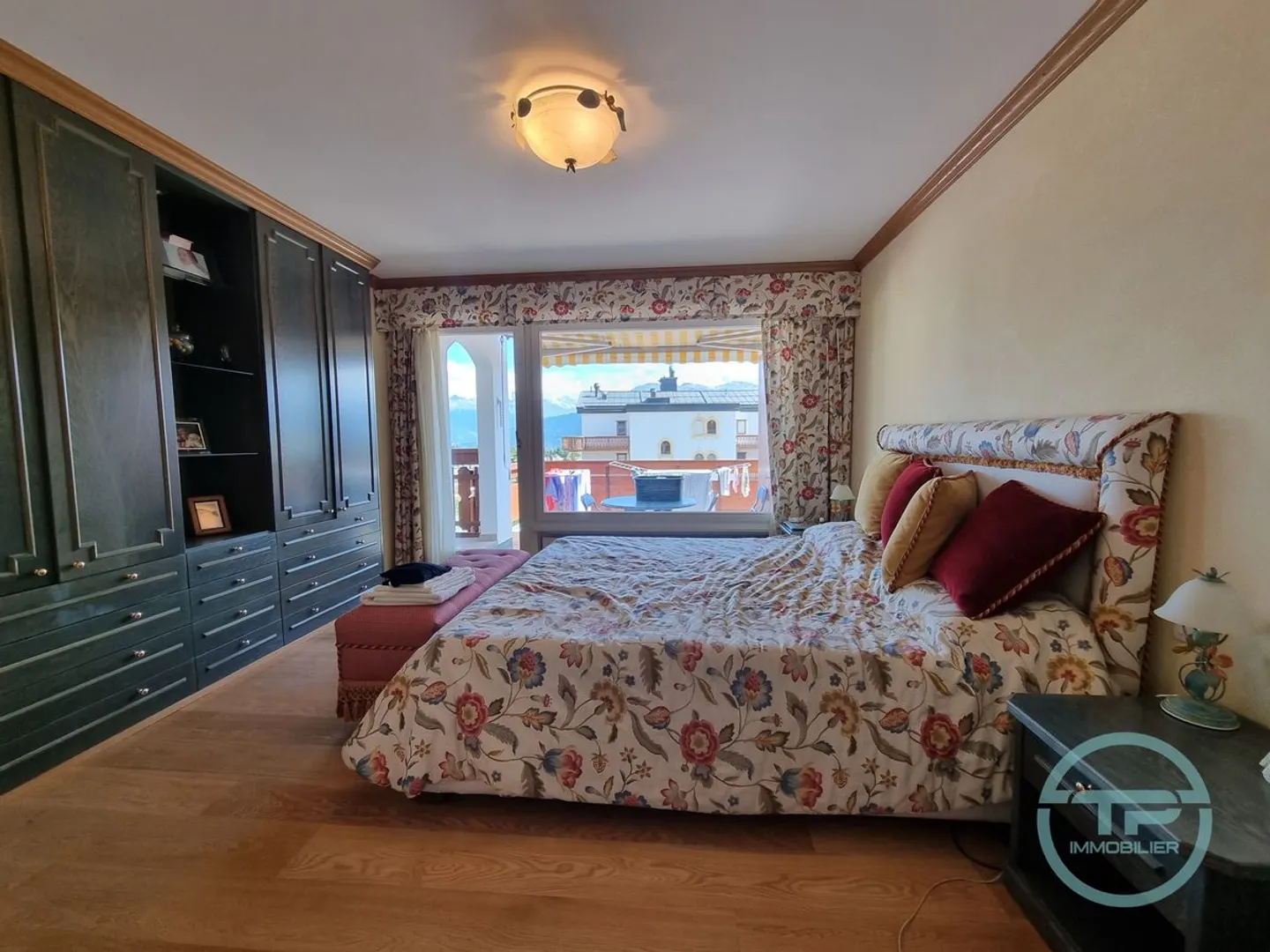 Magnificent apartment in the center of Crans with stunning views - Photo 12 of 13