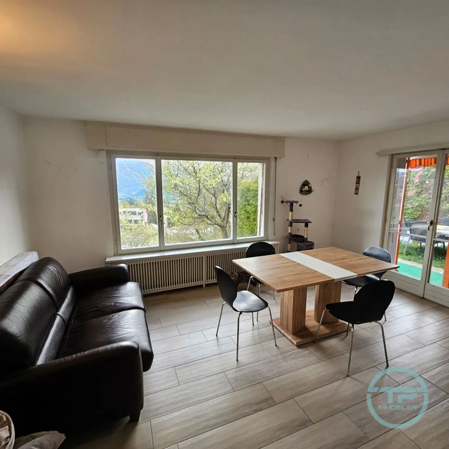 Individual house divided into 3 apartments - Investment opportunity in Montana-Village - Photo 2 of 12