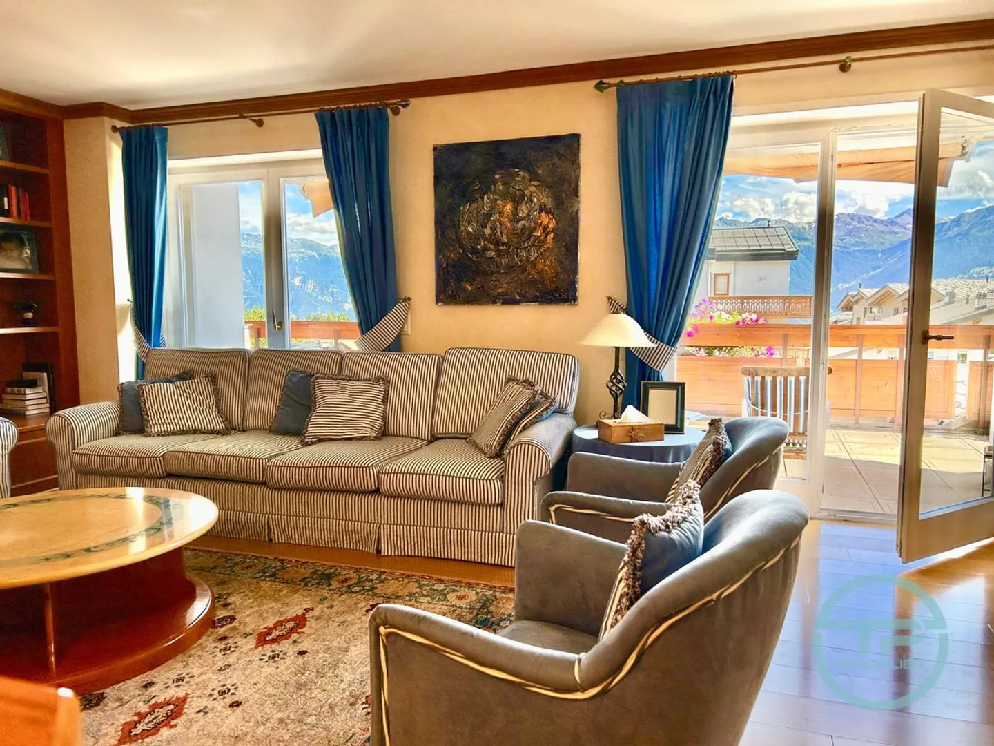 Magnificent apartment in the center of Crans with stunning views - Photo 2 of 13